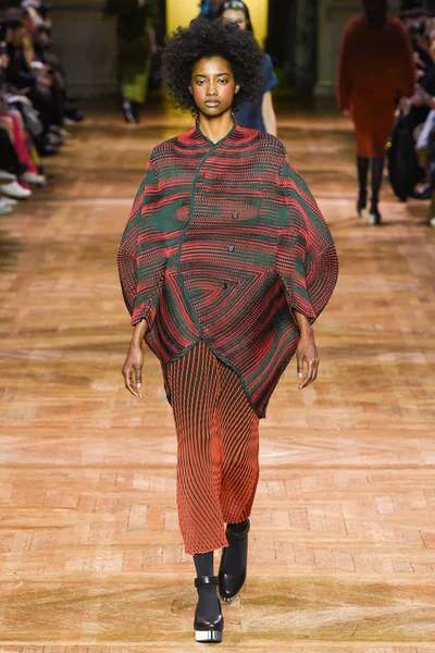 Look 27